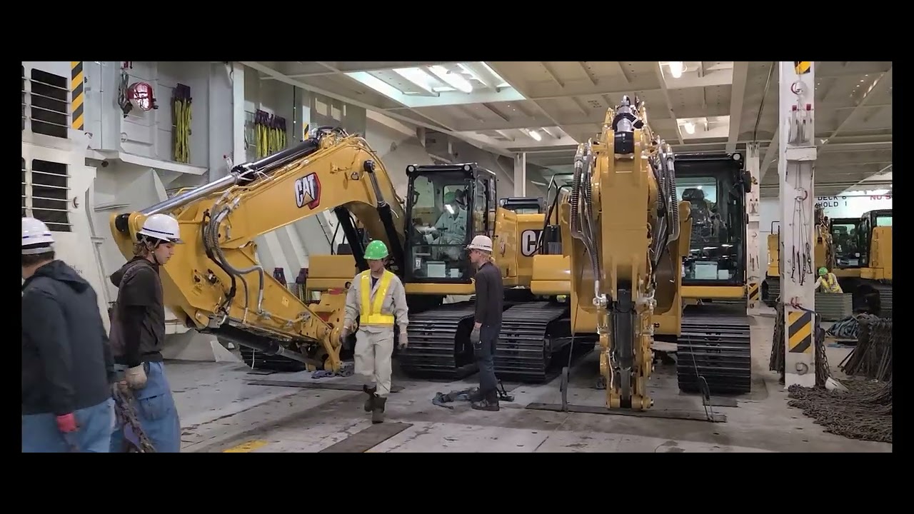 Loading and offloading excavators 掘削機の積み込みと積み下ろし