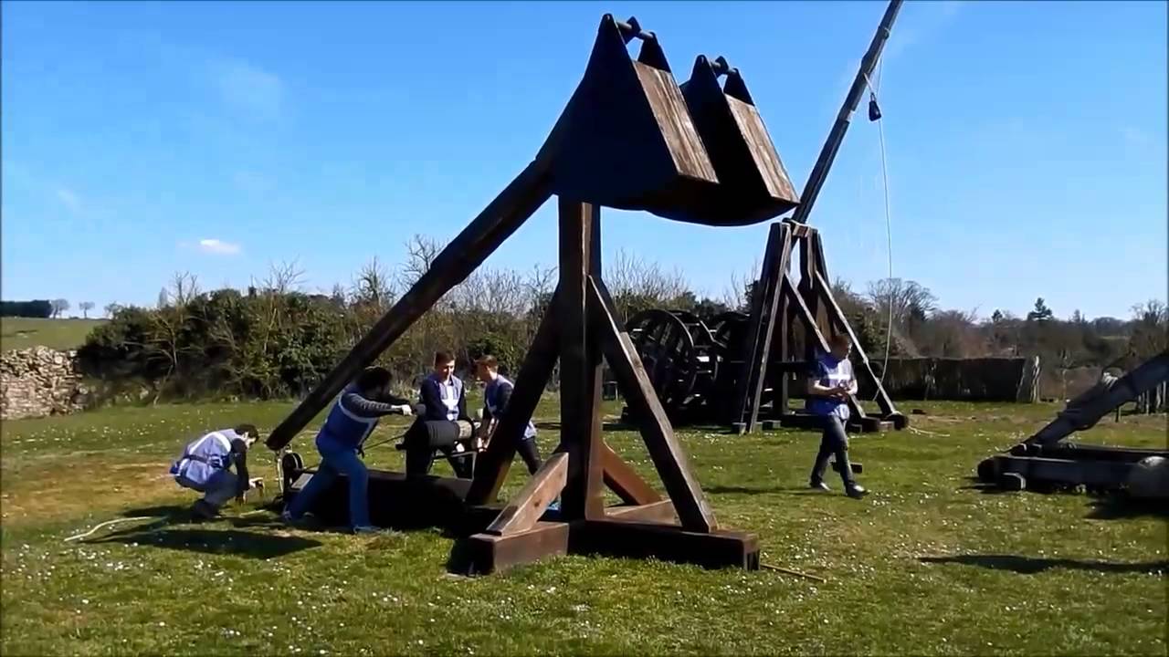 Les couillard, trébuchet, et autres engins de guerre - Tiffauges   Château de Gilles de Rais