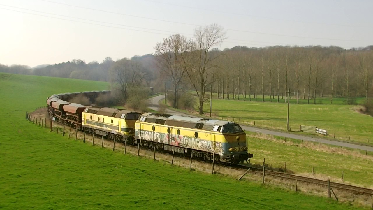 TUC-RAIL - 5505 & 5528 optrekken met blauwe rook en een sleep tremels op L115! Dieselpower!