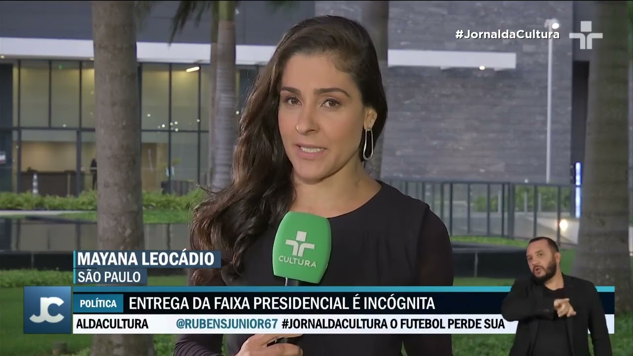 Hamilton Mourão assume presidência, mas não irá entregar faixa a Lula