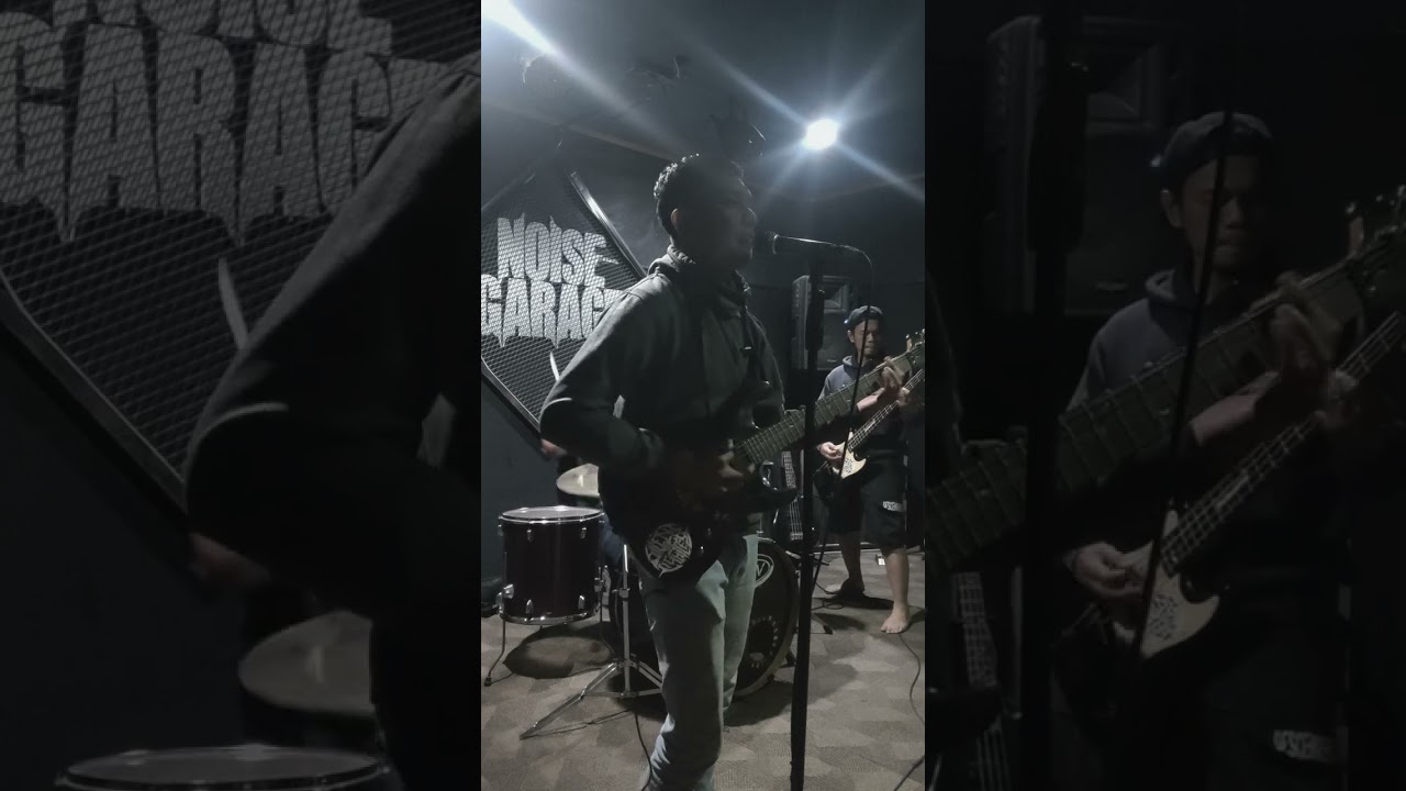 Emosi - hollowtrips (latihan) 
