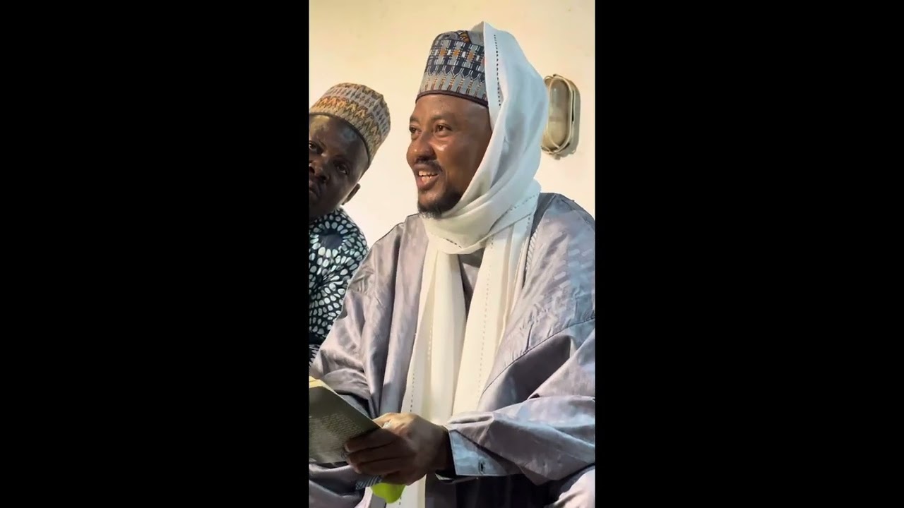 Salawatiya students Jux, embarrass himself
