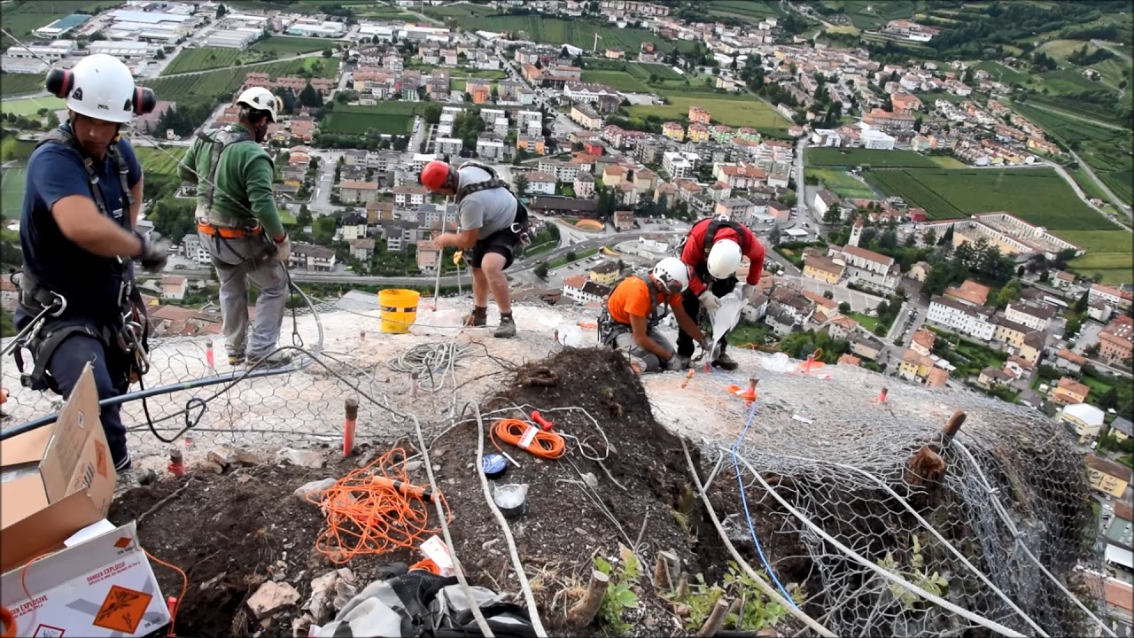 Video Demolizione Diedro di 1300 mc  a Mori