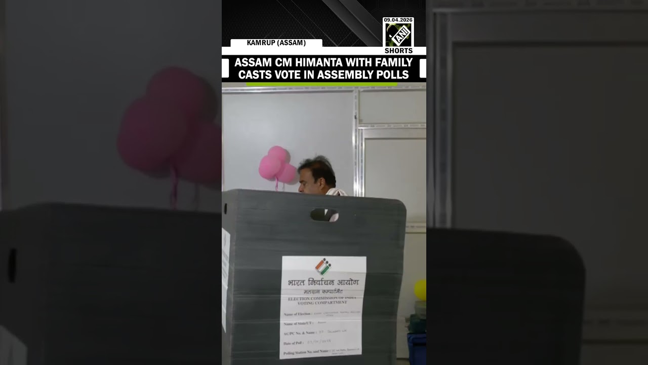 CM Himanta Biswa Sarma z rodziną oddaje głos w wyborach do Zgromadzenia Stanu Assam
