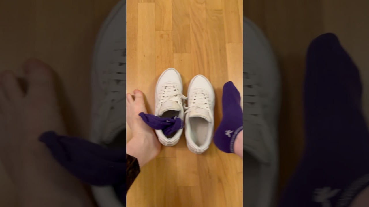 Nike Air Max 90 sockless feet violet socks and shiny Pants