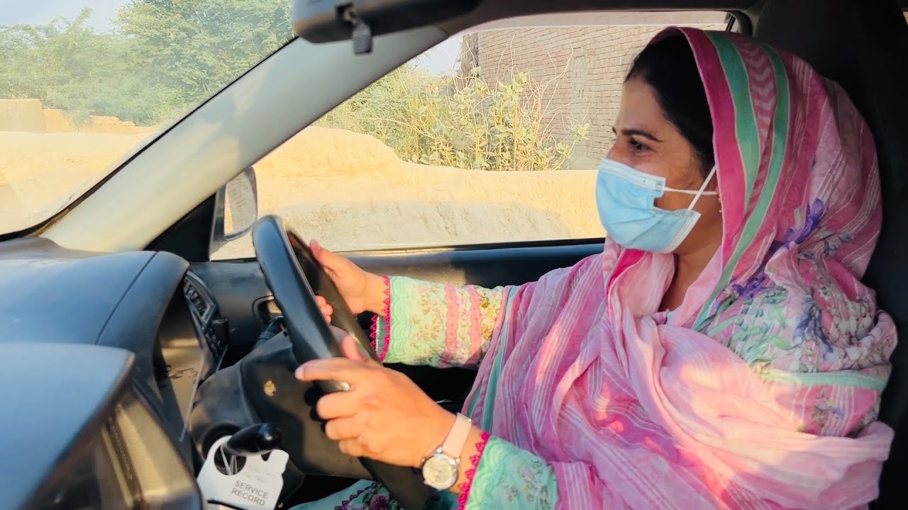 | گاڑی چلاتے ہوئے میری کانپیں ٹانگ جاتی ہیں 🤭Laraib With Mohsin