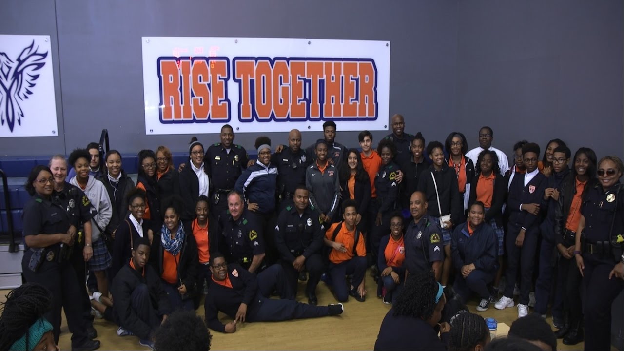 Uplift Hampton: Lunch time with DPD Officers