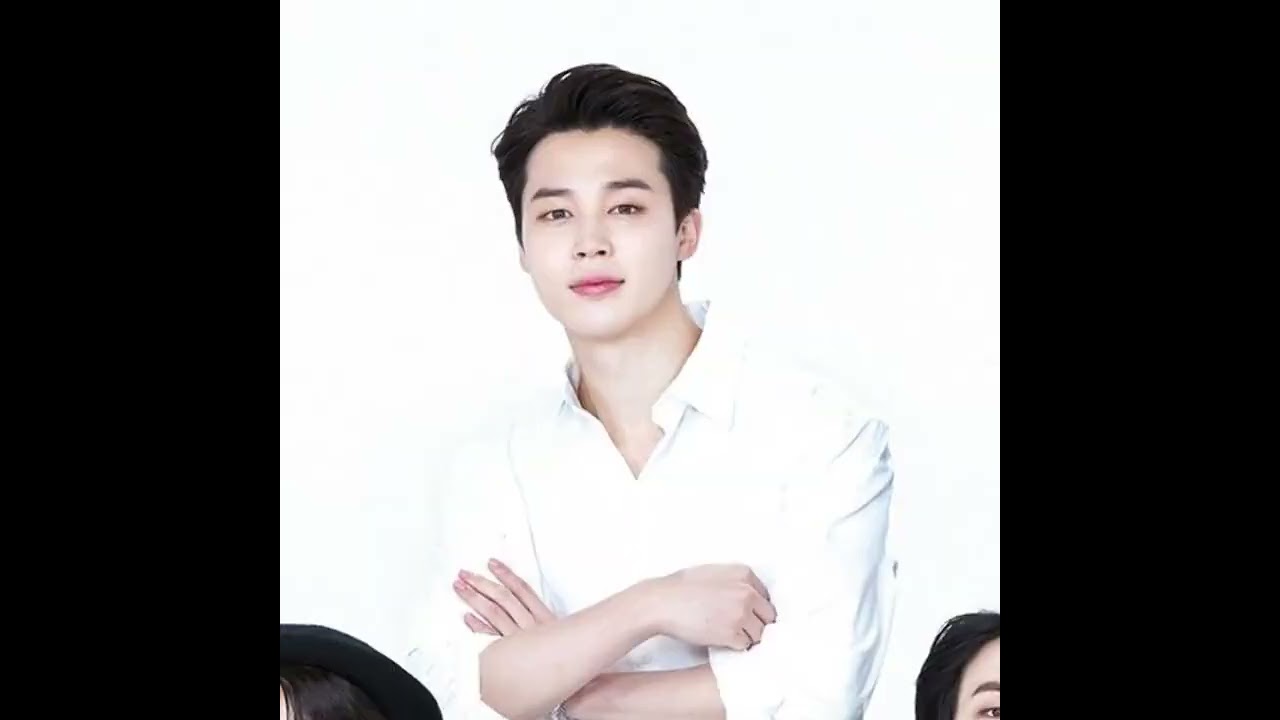 so this is jimin's hair stylist in that photoshoot. THANK YOU MA'AM😘