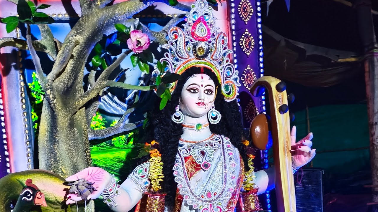বিসর্জন এর আগে কনকাঞ্জলী করার সময়।