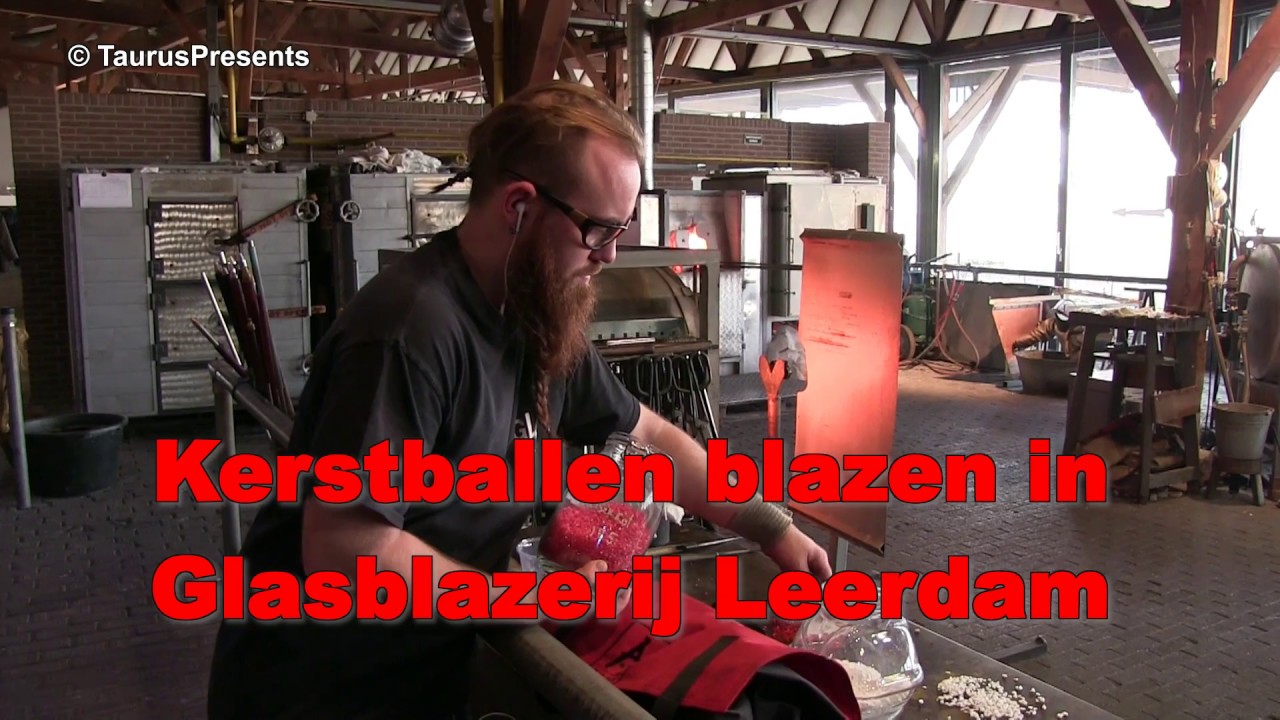 Kerstballen blazen - Glass blown Christmas ornament