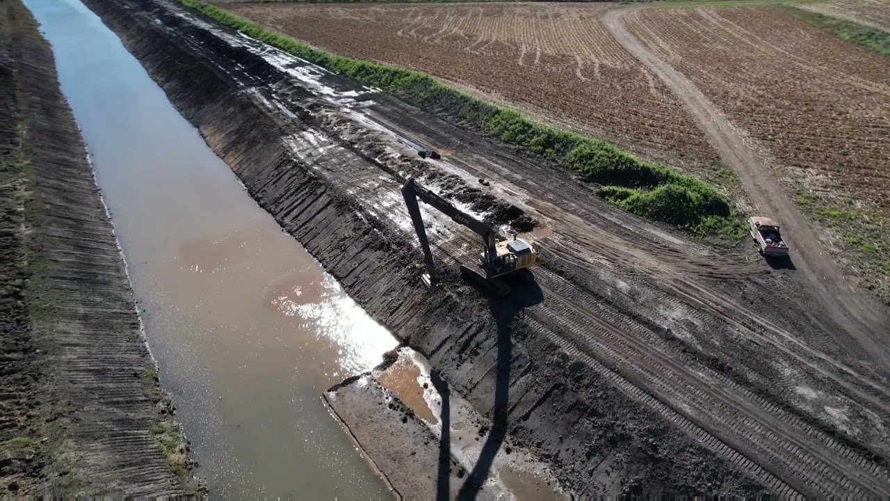 Reutzel Excavating working hard
