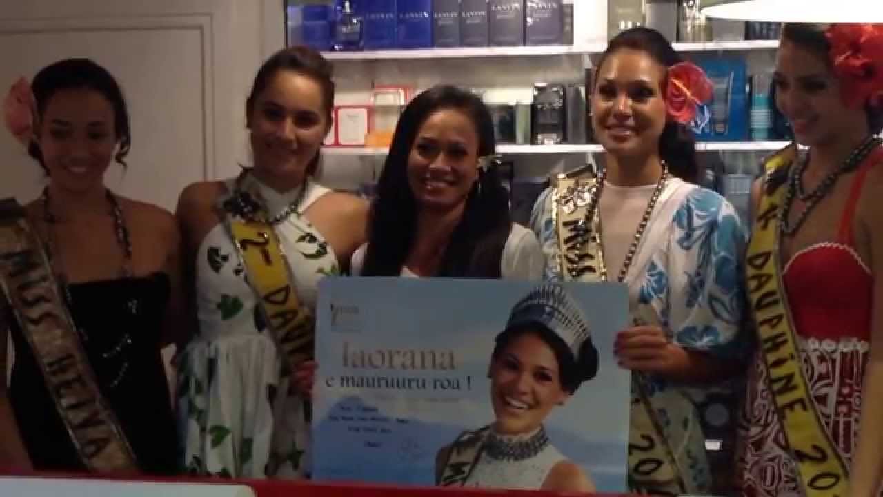 Miss Tahiti 2014 - Hinarere Taputu et ses dauphines en s&eacute;ance de d&eacute;dicace