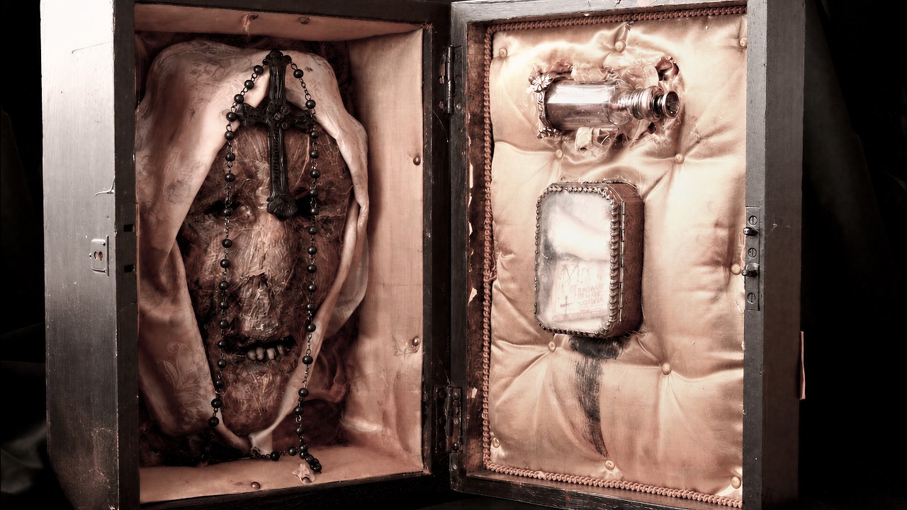 9 Cursed Artifacts That Still Terrify Experts