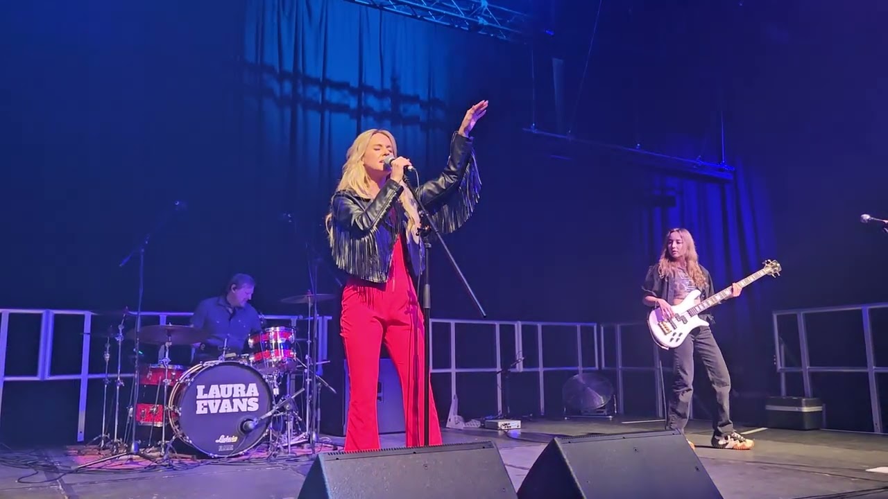 Laura Evans - Good At Getting Over You - Blackpool Conference and Exhibition Centre - 02/02/25.