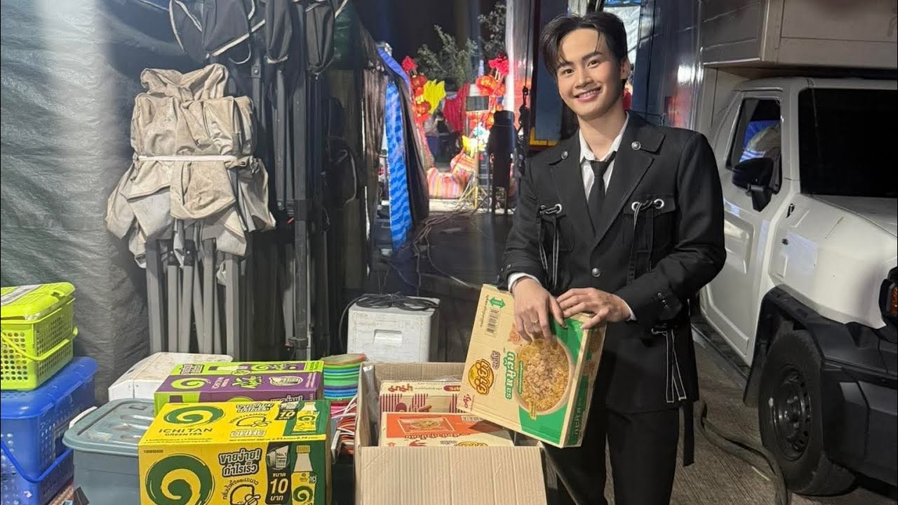 หล่อแล้วยังใจดีซื้อบัตรสอยดาว🌟100ใบ‼️