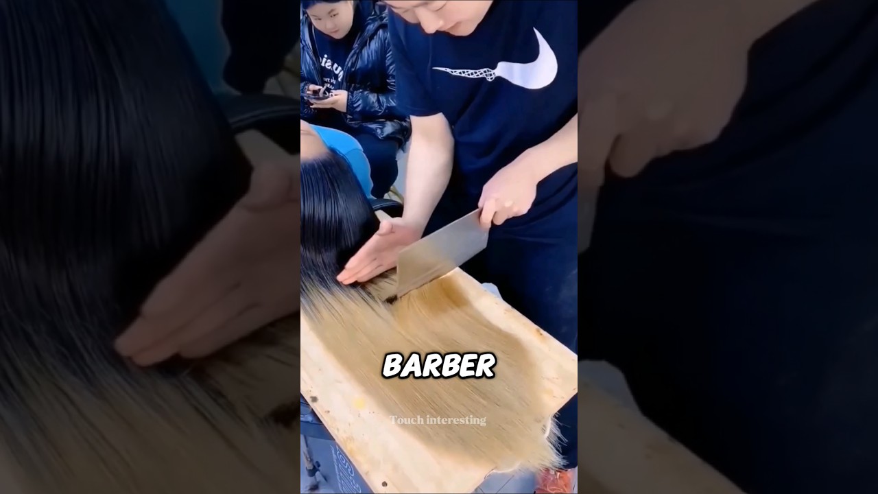 Ce coiffeur chinois coupe les cheveux au couteau 😱 ~travail du bois / artisanat #shorts #jaidmeel