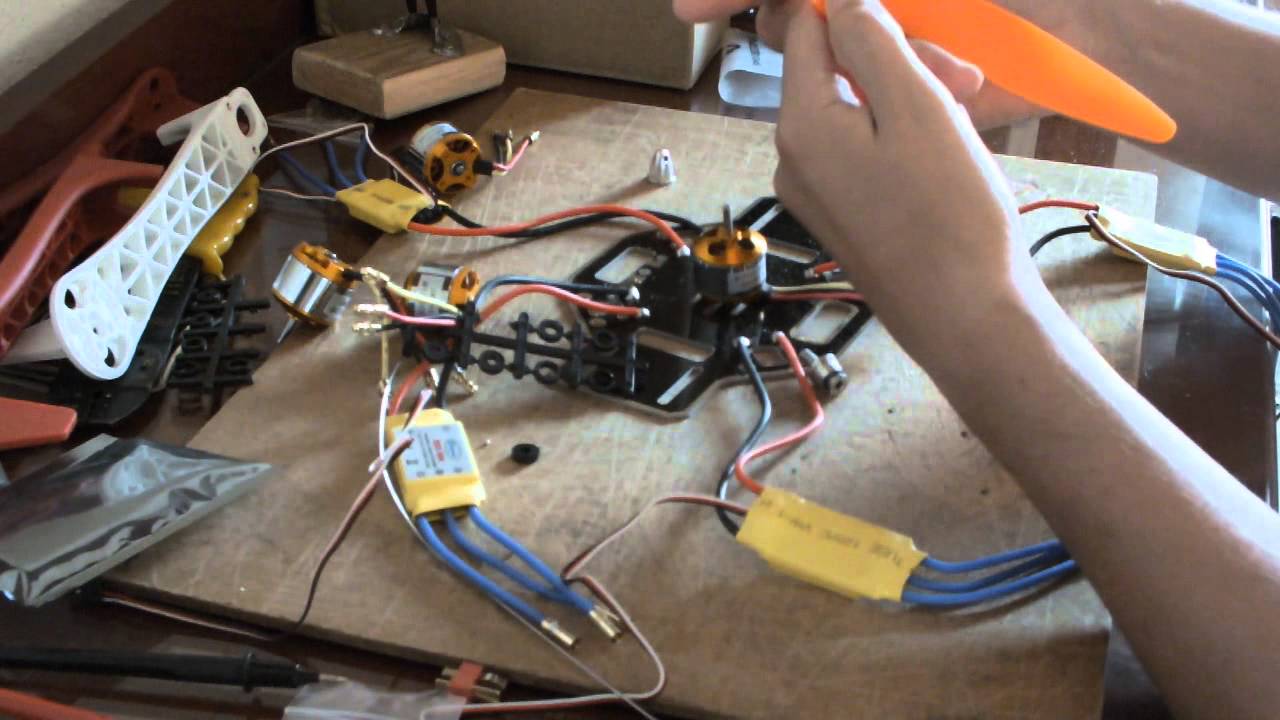Motando un Cuadricoptero - Montando la base y los motores (2)