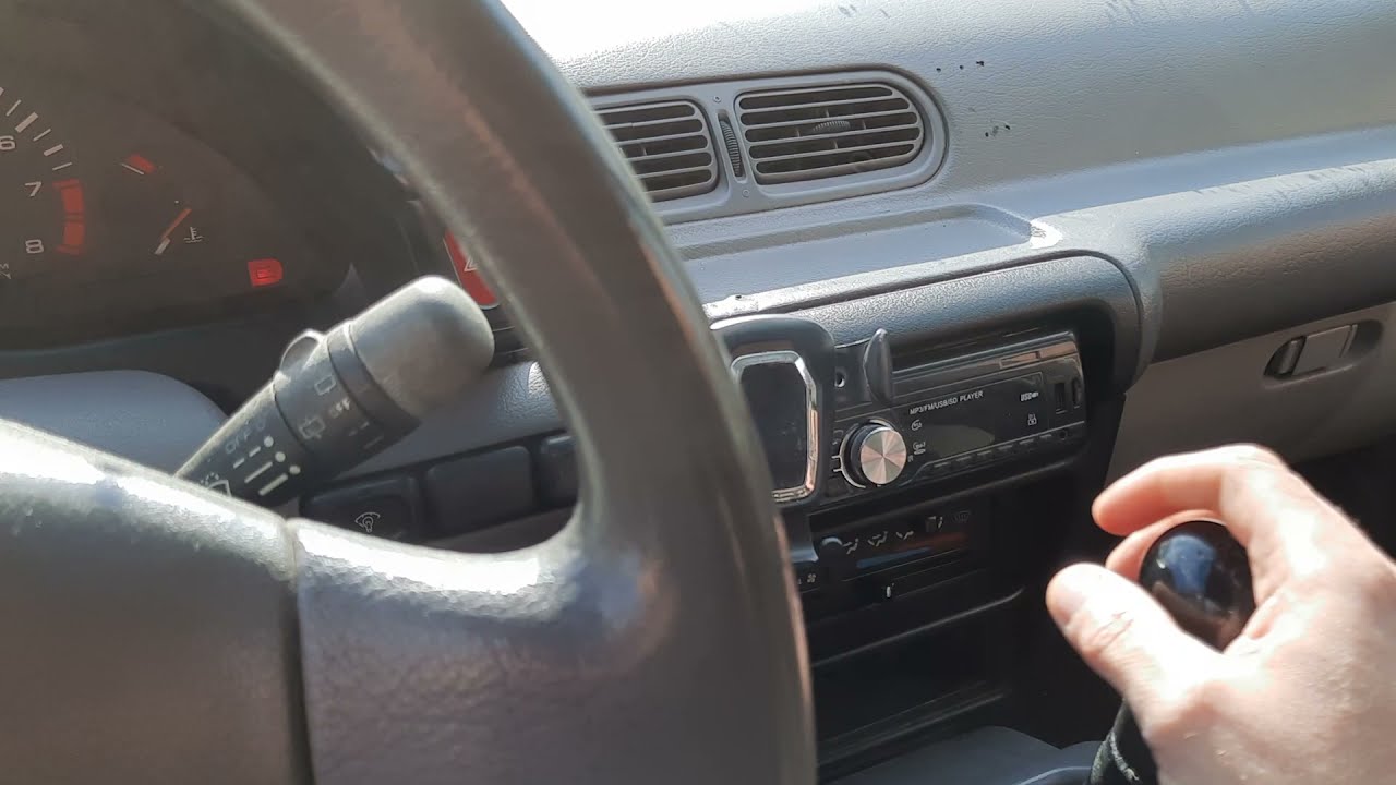 Nissan Serena 2.0 MT обзор