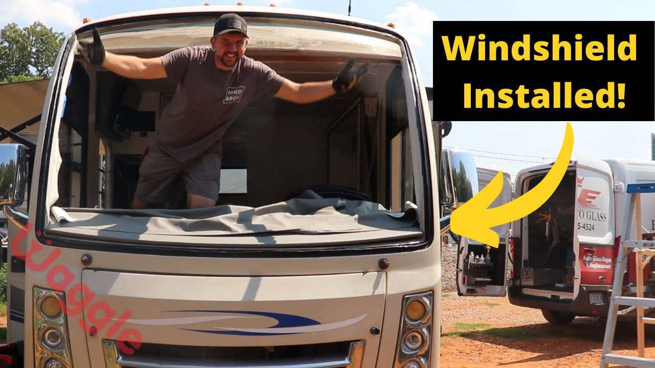 Установка ветрового стекла на автодоме Thor Vegas 2015 года