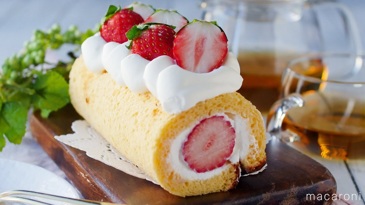 【いちごのミニロールケーキ】。オーブンも型も不要！フライパンで作る簡単レシピ！