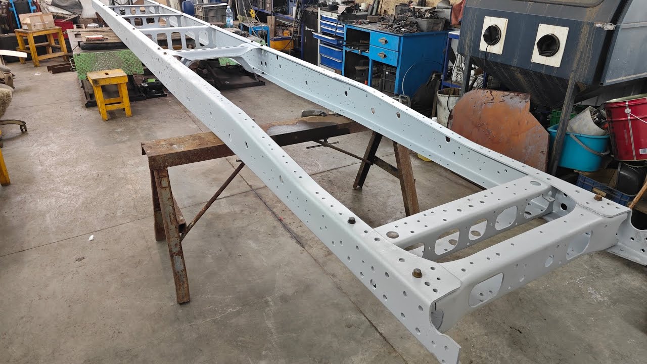 Начало сборки рамы Hino Ranger 