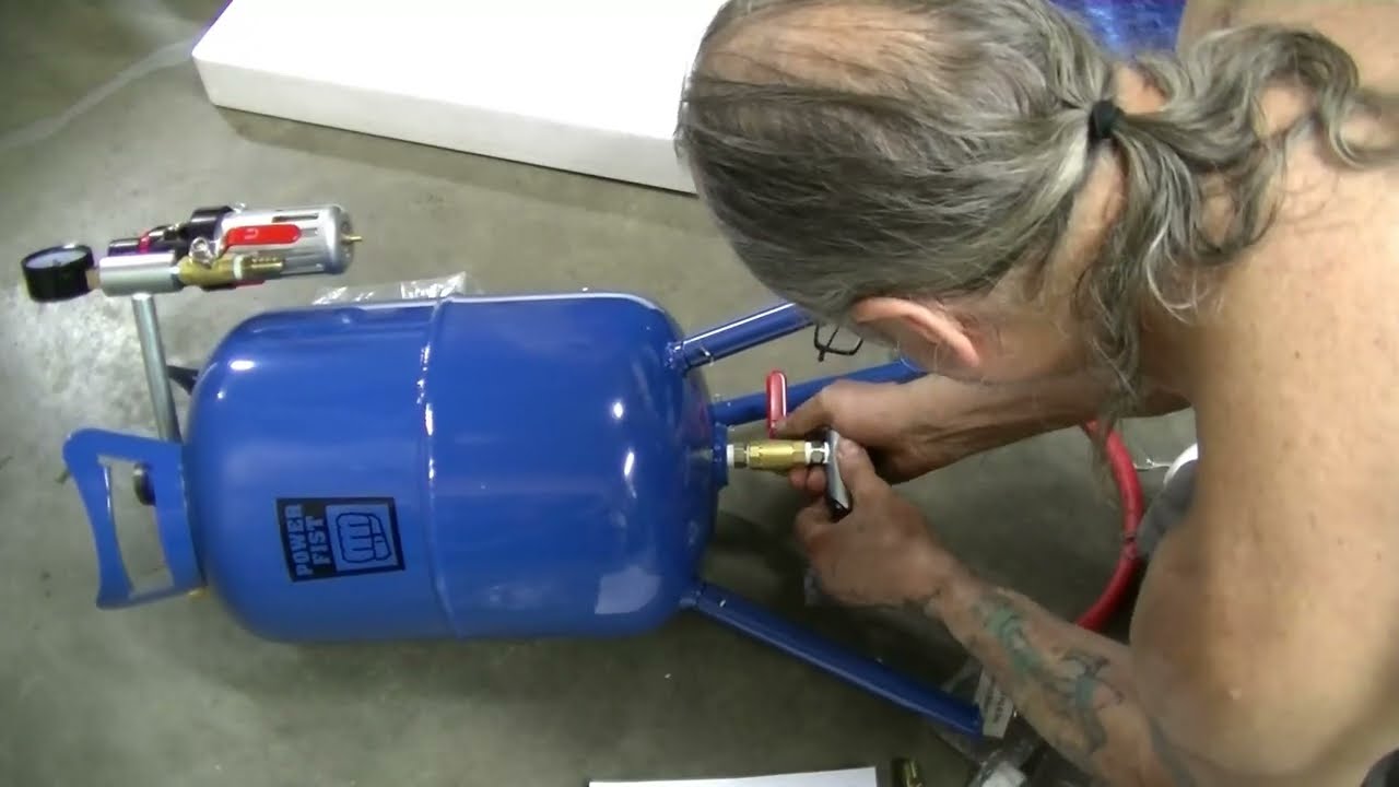 Unboxing and assembly of a Powerfist sandblaster