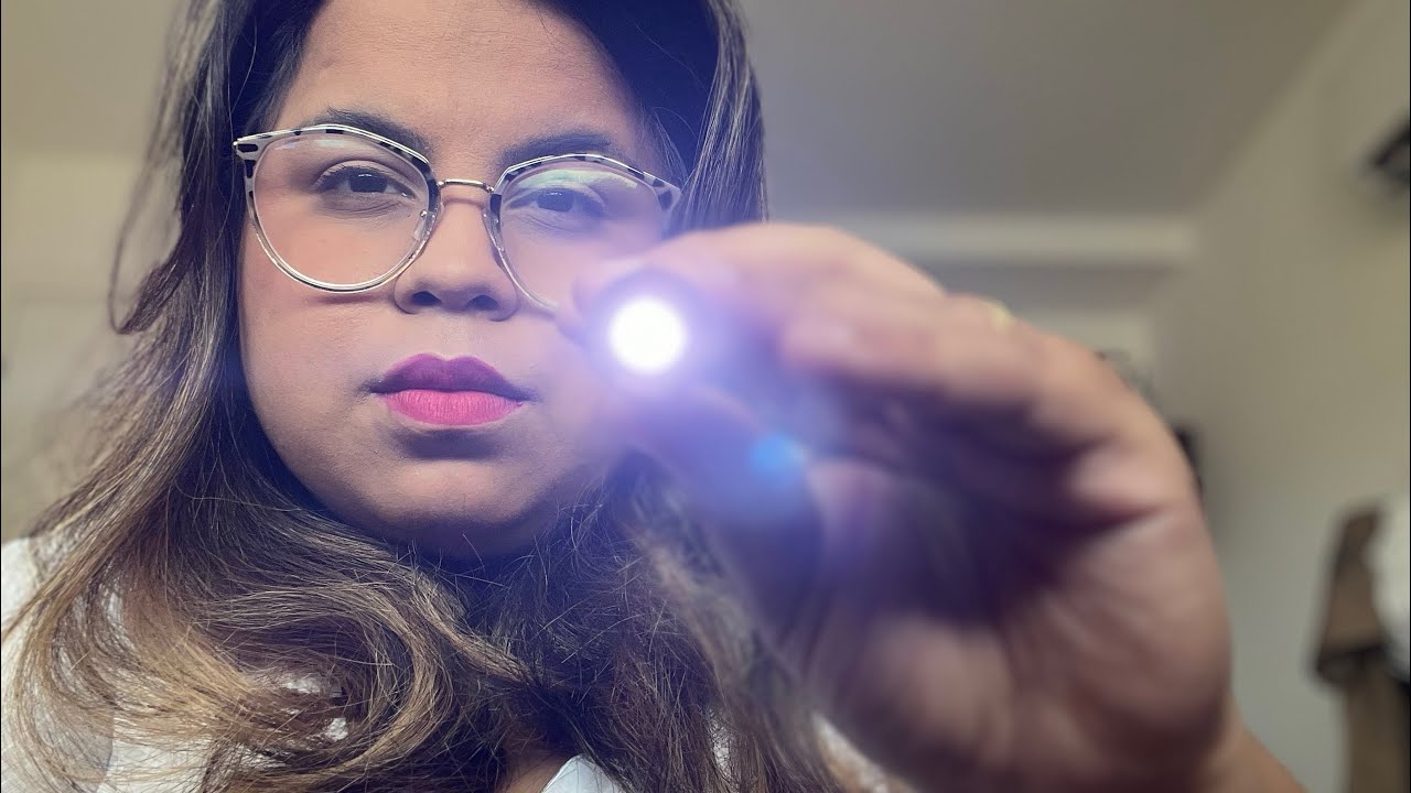 Asmr Caseiro - Examinando você | Dermatologista asmr | ASMR com lanterna