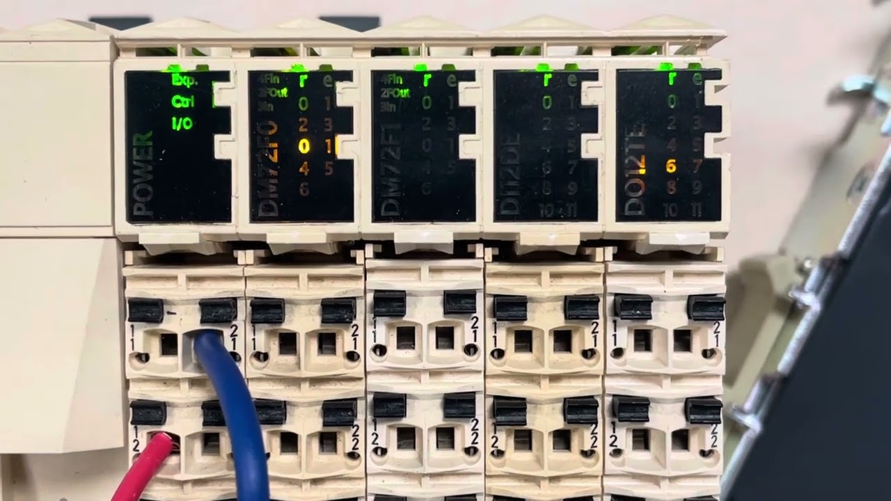 LMC058 - test leds Outputs