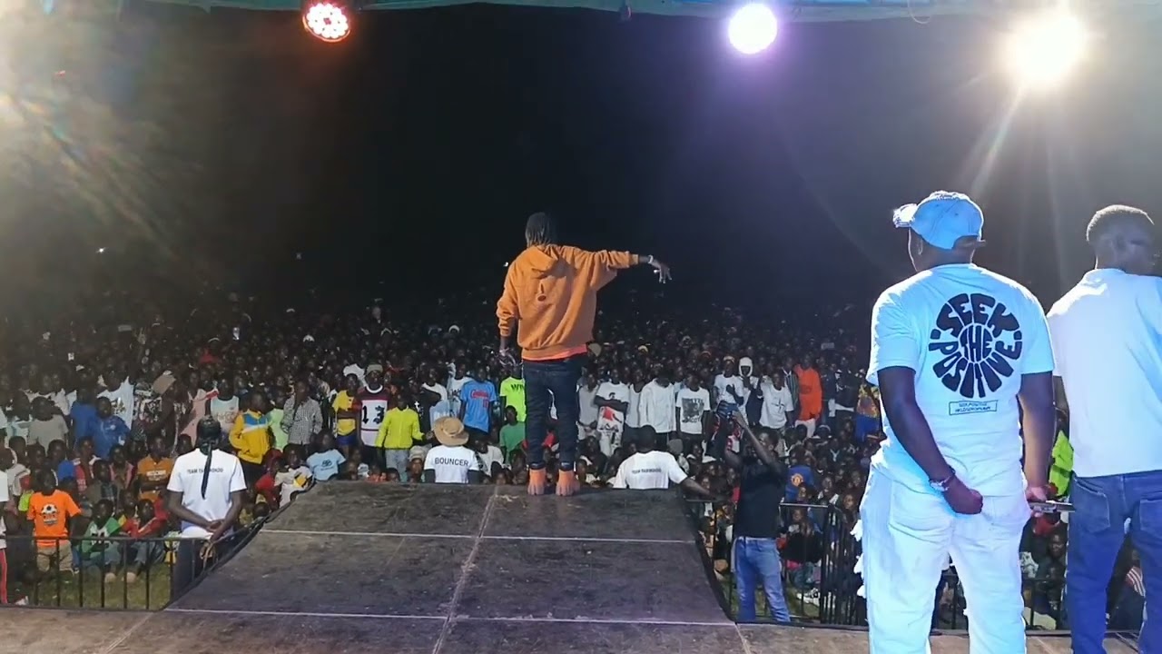 King👑 of the Vybz on Stage Rozy Bolton 
