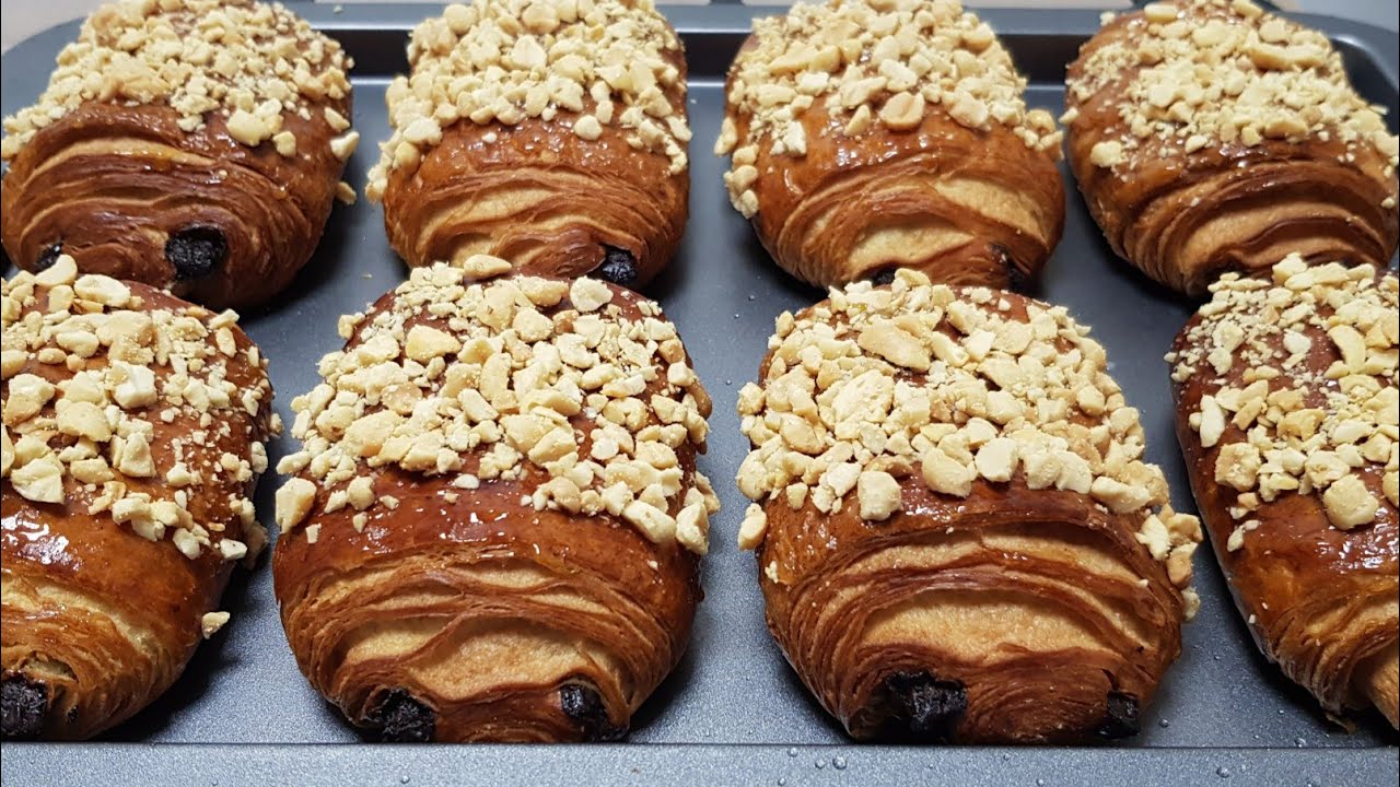 Croissants
بتي بان المخبزات في البيت بدون عجين مورق بعجينة مسمن فقط كيجي مورق وخفيف كرواسون/كرواصة