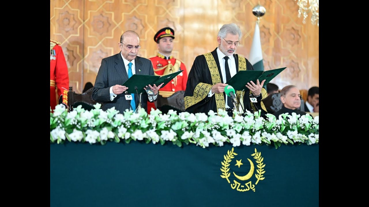 Asif Ali Zardari taking oath  as Pakistan's 14th president