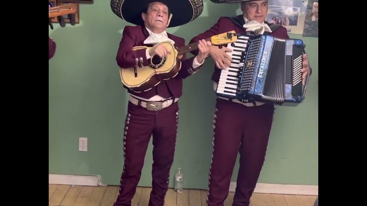 Amores que van y vienen, mariachi 4 Estrellas 🌟