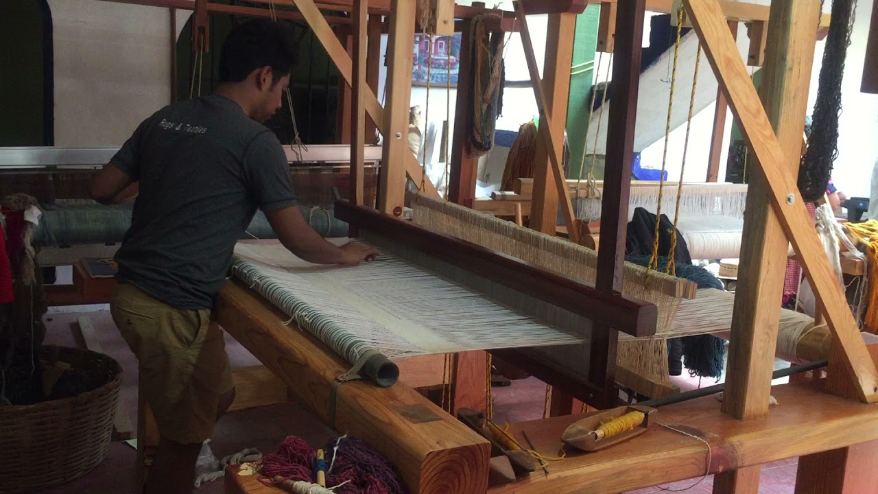 MEXICO&mdash;Traditional Zapotec weaving in Teotitl&aacute;n del Valle, Oaxaca