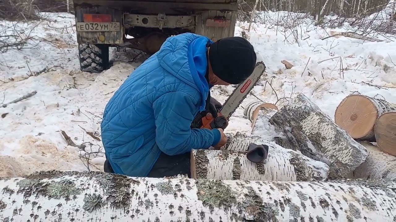 Поехали на ГАЗ 66 в деляну за дровами. Засадили УАЗ