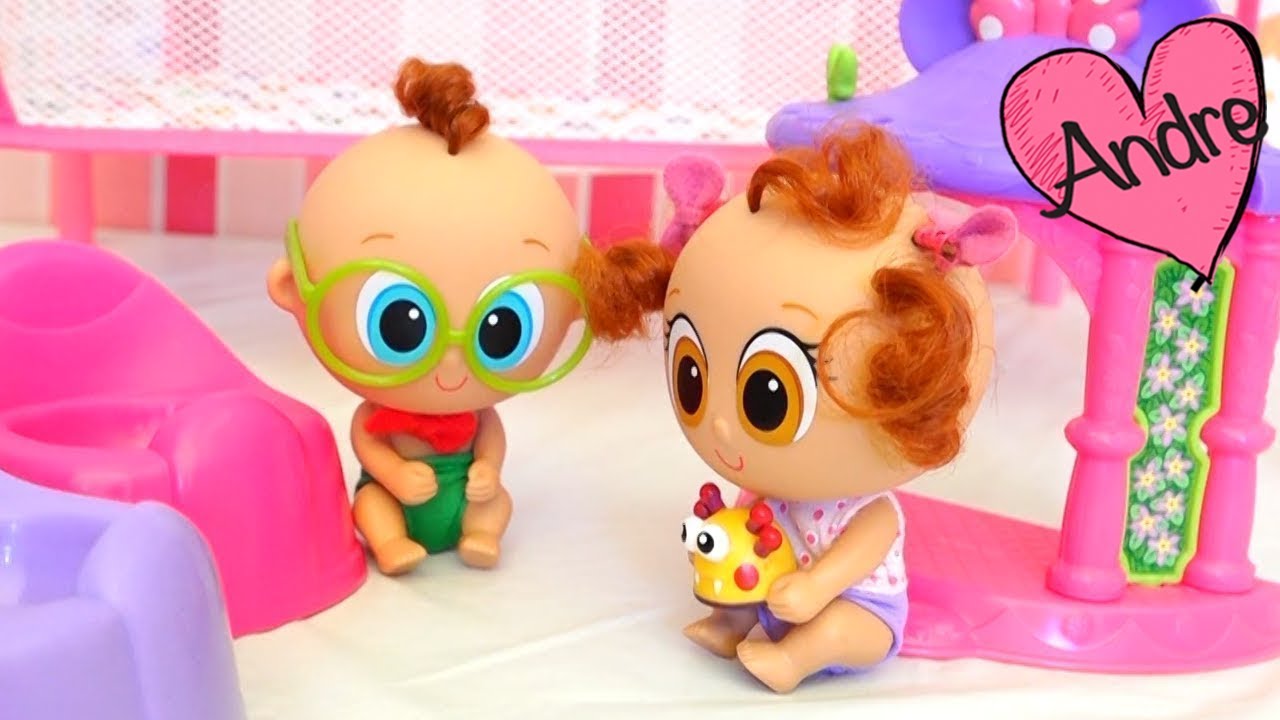Churro y Atole aprenden a ir al baño | Muñecas y juguetes con Andre para niñas y niños