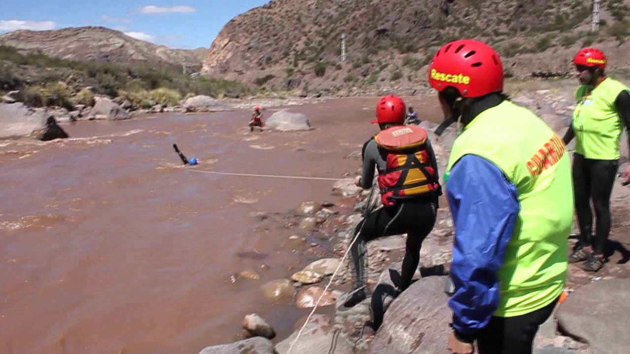 Aprendizaje de técnica, con errores y aciertos, del lanzamiento de la bolsa de rescate