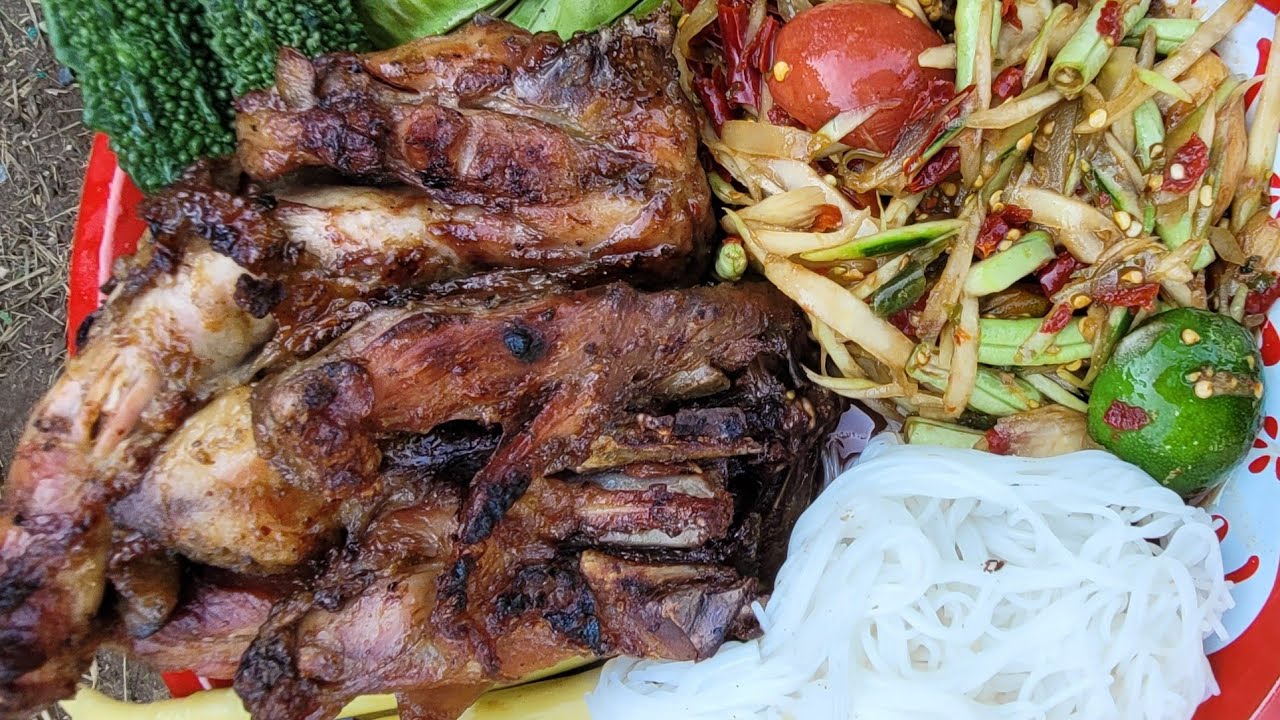 อาหารง่ายๆ บั้นท้ายไก่ย่างงกินกับส้มตำ แซบเหมิดท่อนั่น