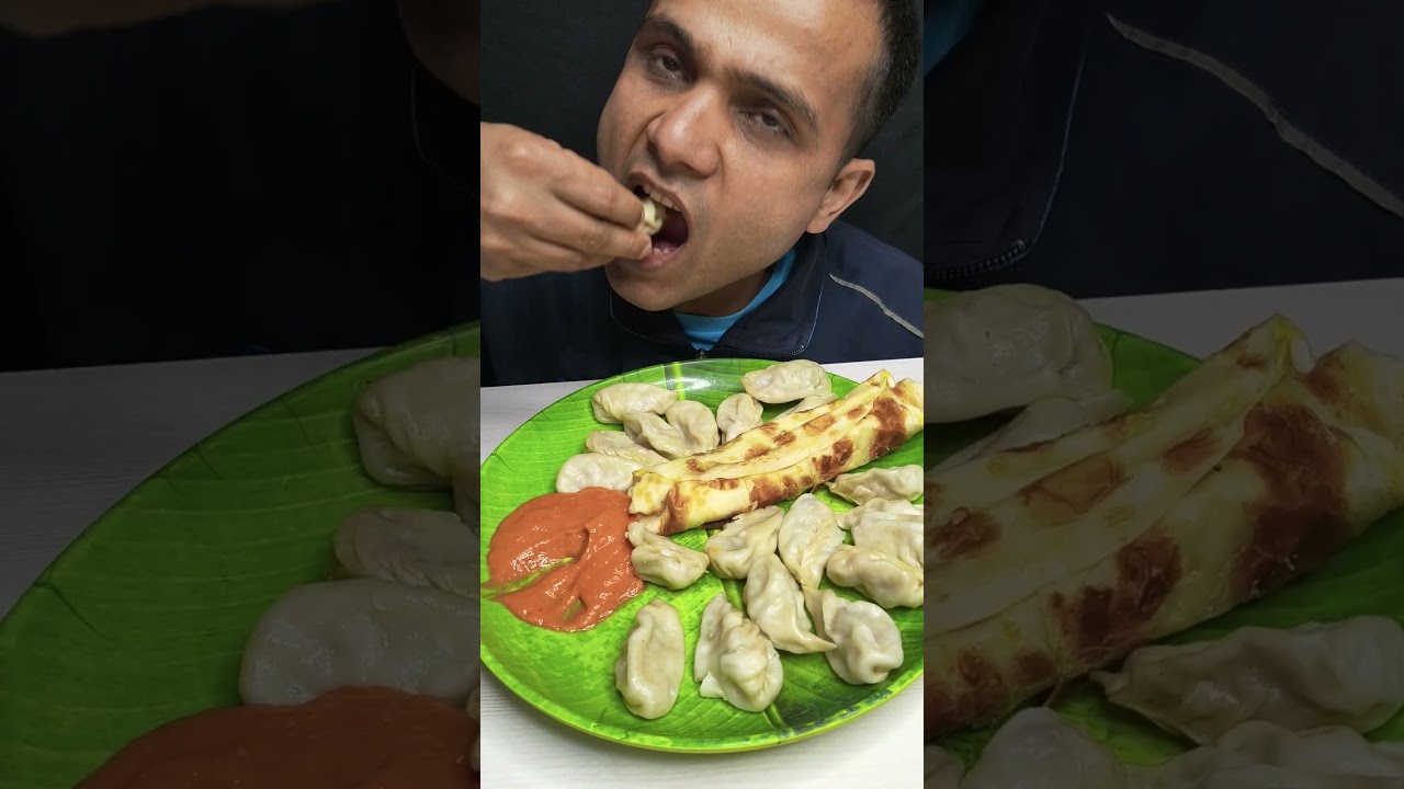 chicken momo eating 