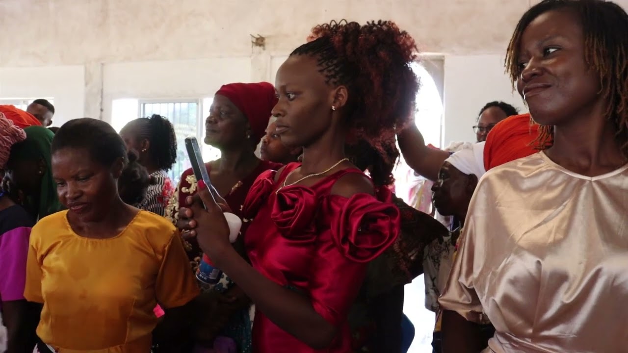 Britney weds Emmanuel 2 of 5