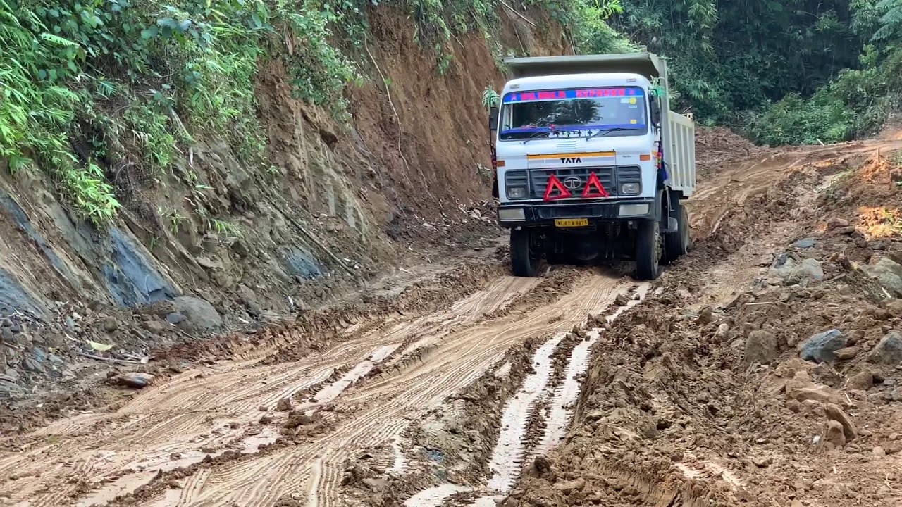 Tata 1618 4x4 tipper offroad trying a slippery climb ( Nagaland )
