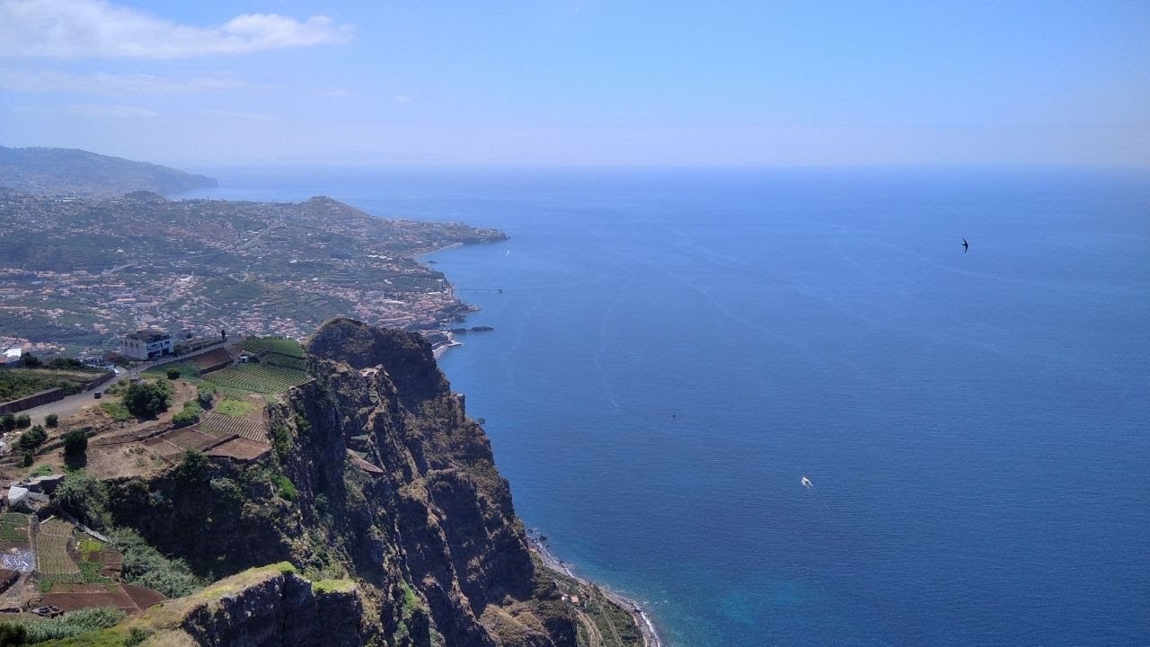 Madeira, Walking through Câmara de Lobos and Cabo Girão!