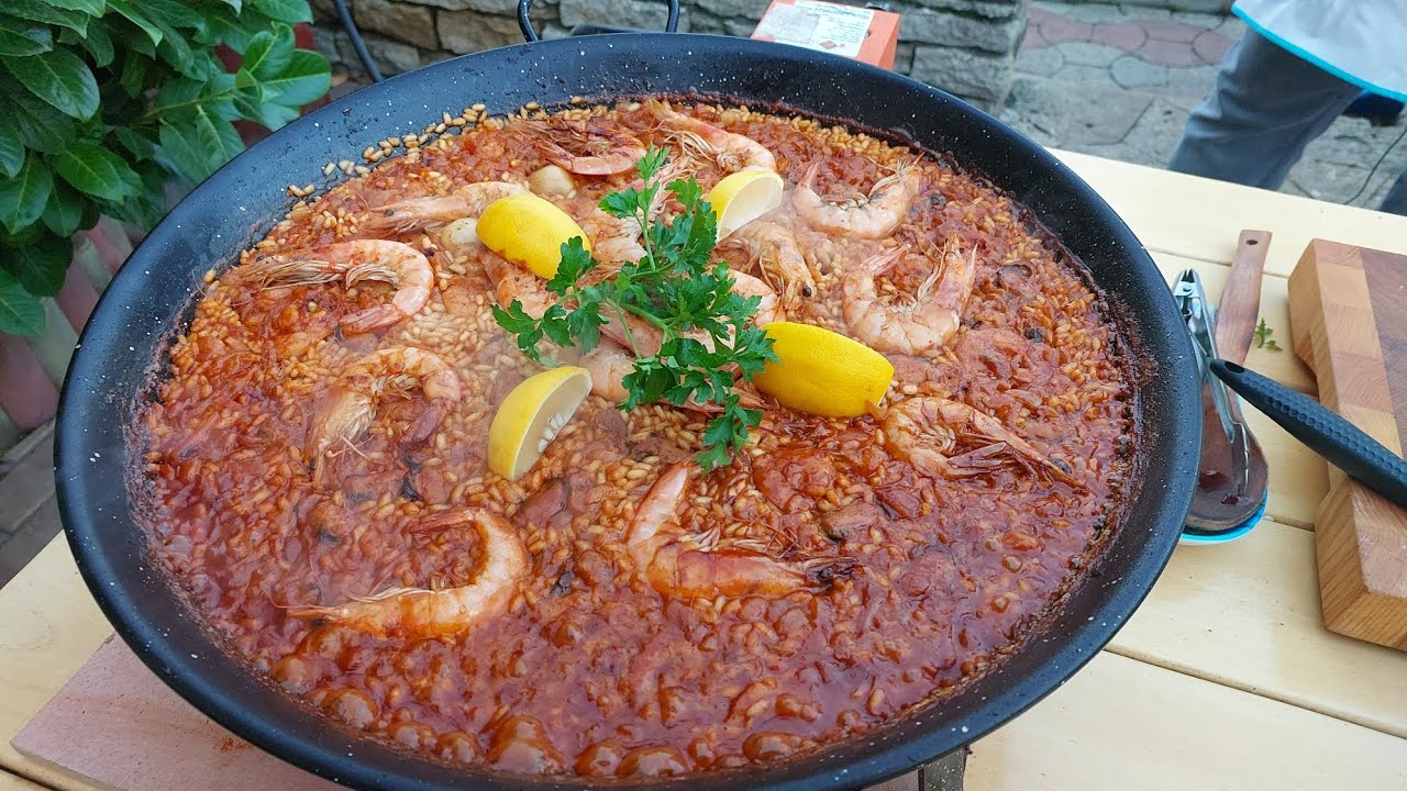PAELLA cu fructe de mare