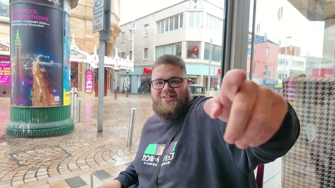 Costa with a friend, a Subway, Watch the 4pm Video,then out for a drink in the rain, in #blackpool