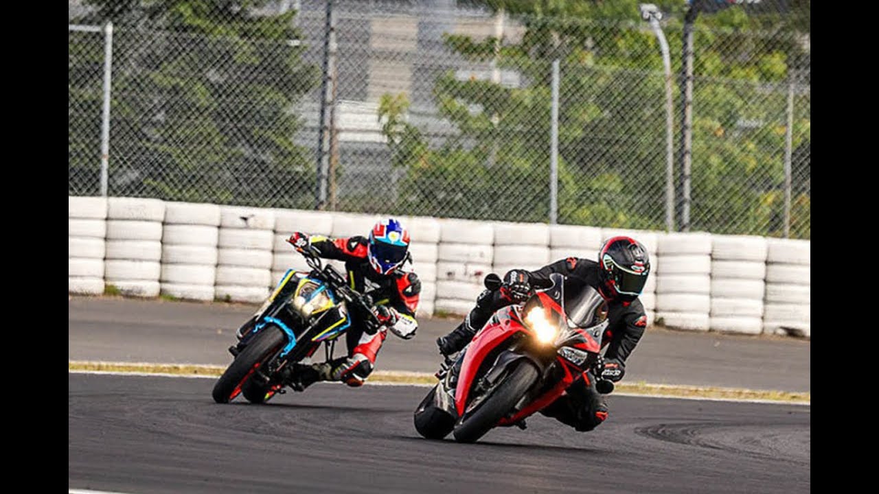 Motorcycle Nurburgring GP Duke 790 KTM chasing Yamaha R6