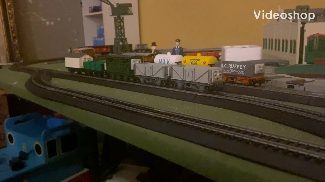 Bachmann Percy Pulling The Red and Green Mail Cars