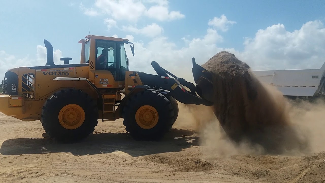 Pá  carregadeira volvo L120F carregamento de caçamba op Arnaldo