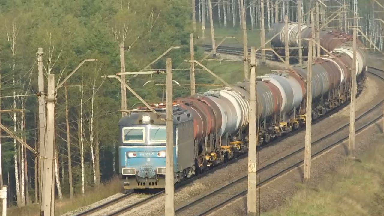 Skoda 182-107 CD ze składem beczek