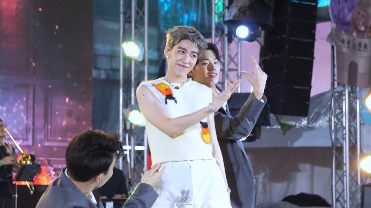 221209 PP Krit - FIRE BOY | Siam Smiley CelebrationInfinite Happiness @ Parc Paragon