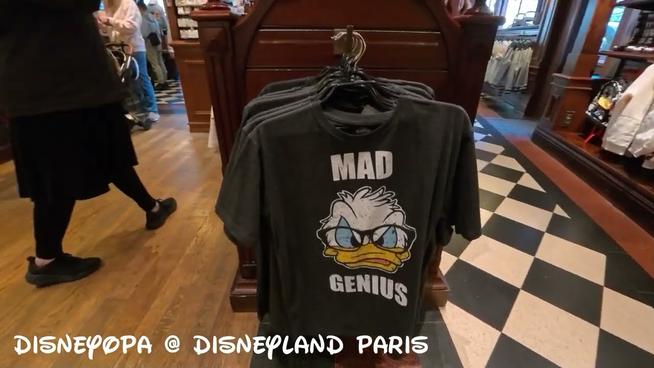 MAIN STREET MOTORS - SHOP WALK THROUGH - Disneyland Paris - DisneyOpa