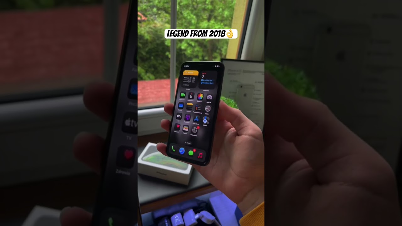 iPhone XS: The Legend from 2018! 📱🔥
